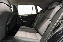 musta Toyota RAV4 2021 kuva 8.