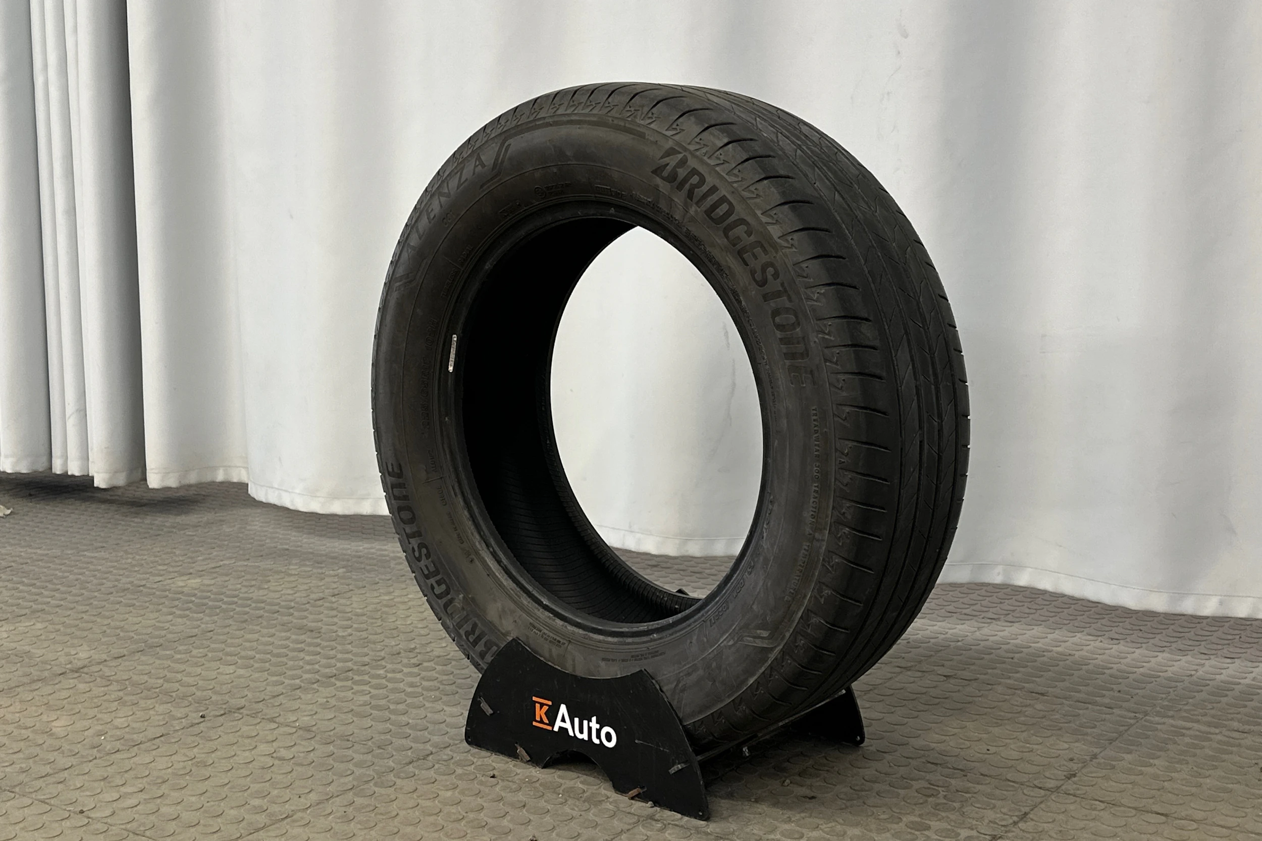 musta Toyota RAV4 2021 kuva 10.