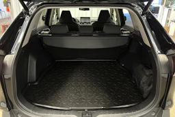 musta Toyota RAV4 2021 kuva 11.