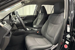 musta Toyota RAV4 2021 kuva 13.