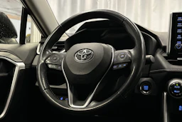 musta Toyota RAV4 2021 kuva 14.