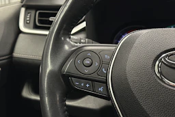 musta Toyota RAV4 2021 kuva 15.