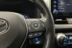 musta Toyota RAV4 2021 kuva 16.