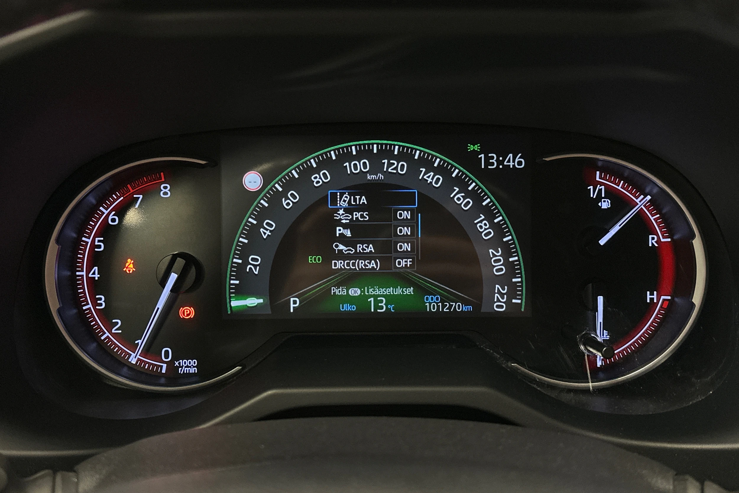 musta Toyota RAV4 2021 kuva 17.