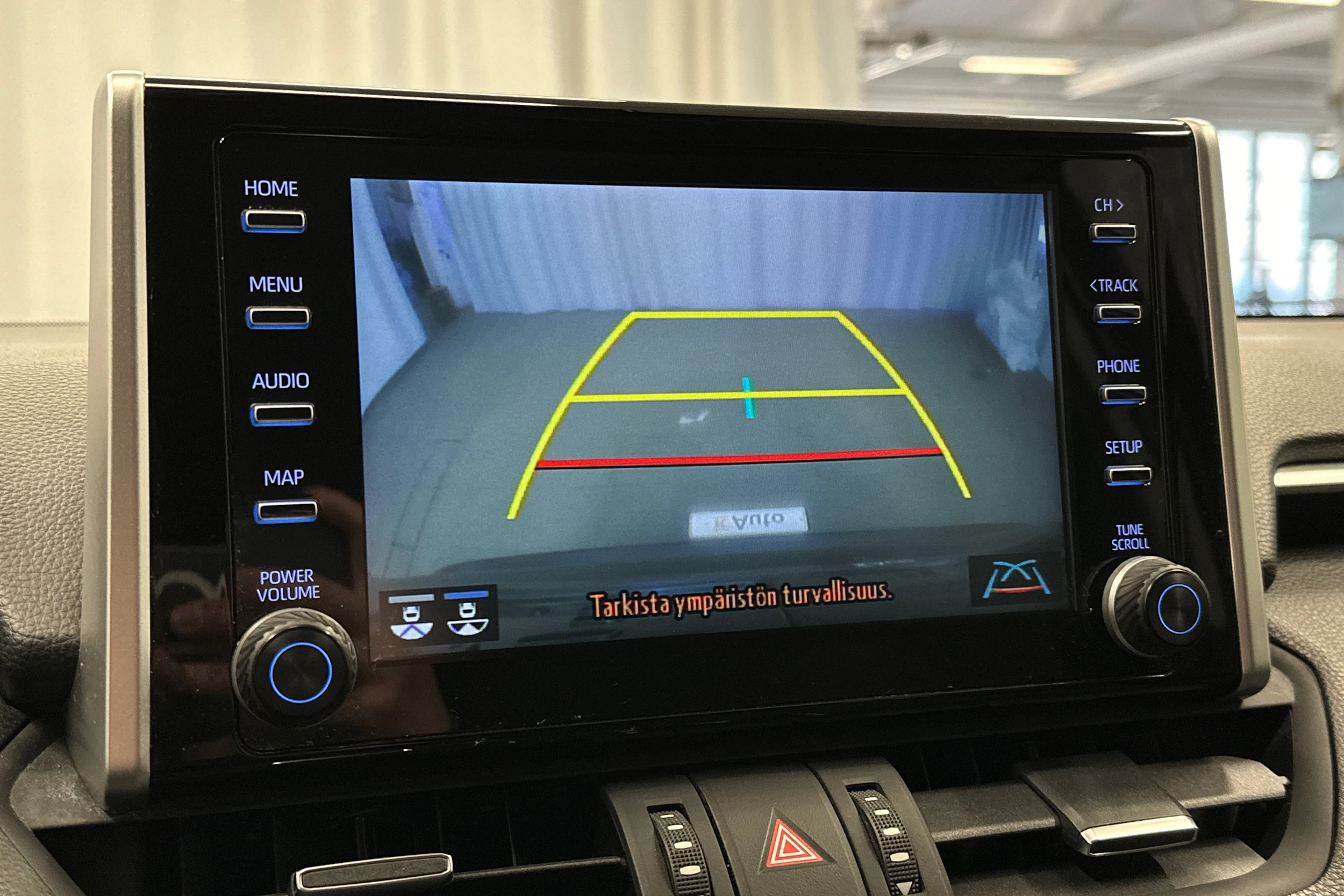 musta Toyota RAV4 2021 kuva 19.