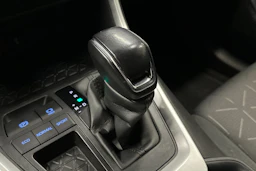 musta Toyota RAV4 2021 kuva 21.