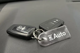 musta Toyota RAV4 2021 kuva 22.