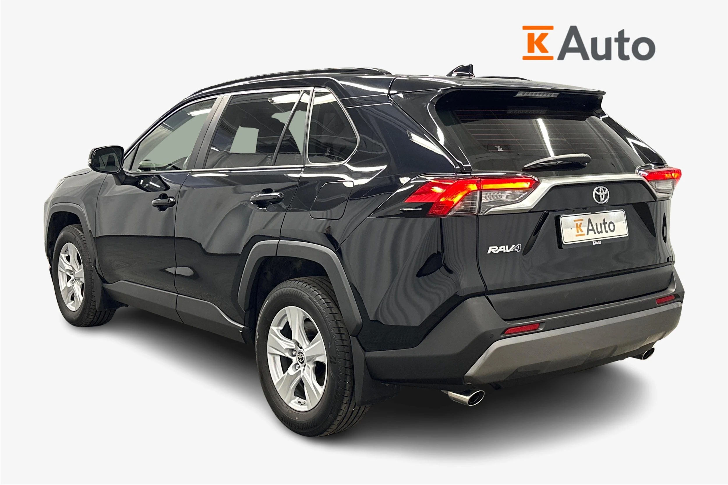 musta Toyota RAV4 2021 kuva 2.