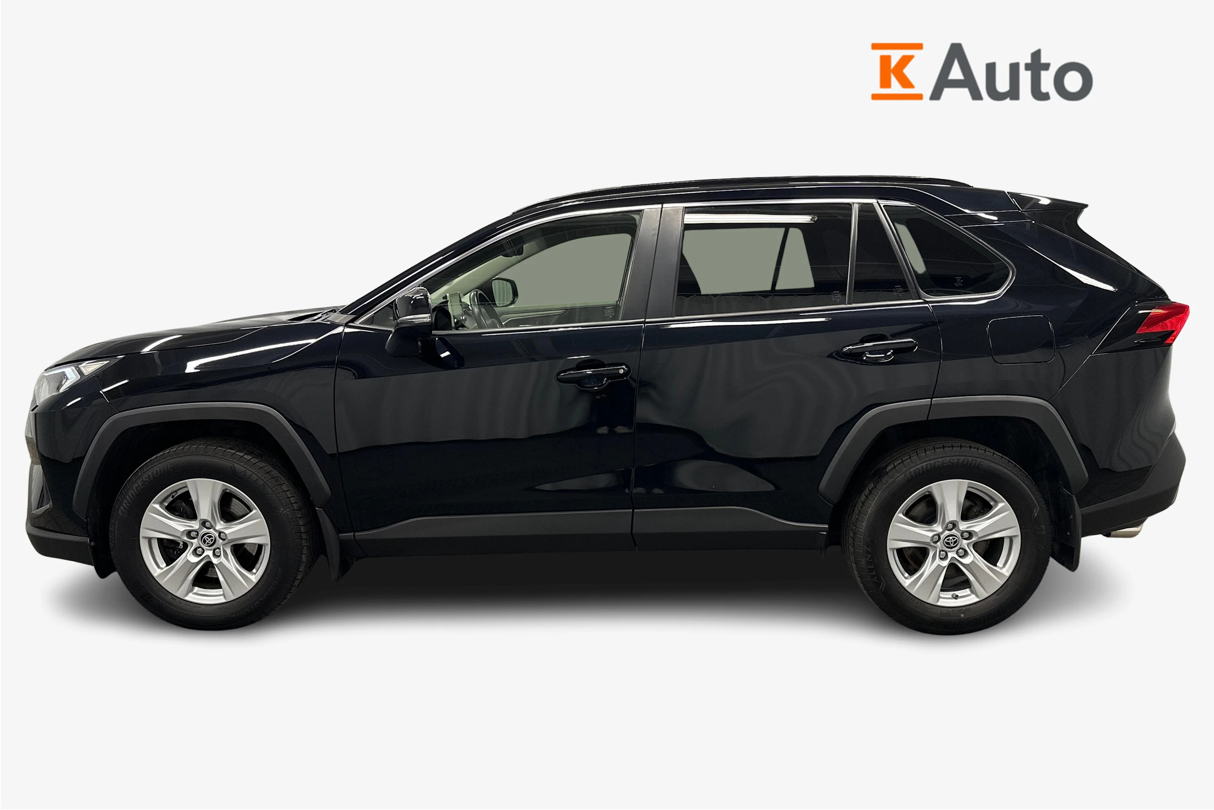 musta Toyota RAV4 2021 kuva 5.