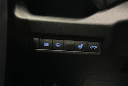 musta Toyota RAV4 2021 kuva 14.