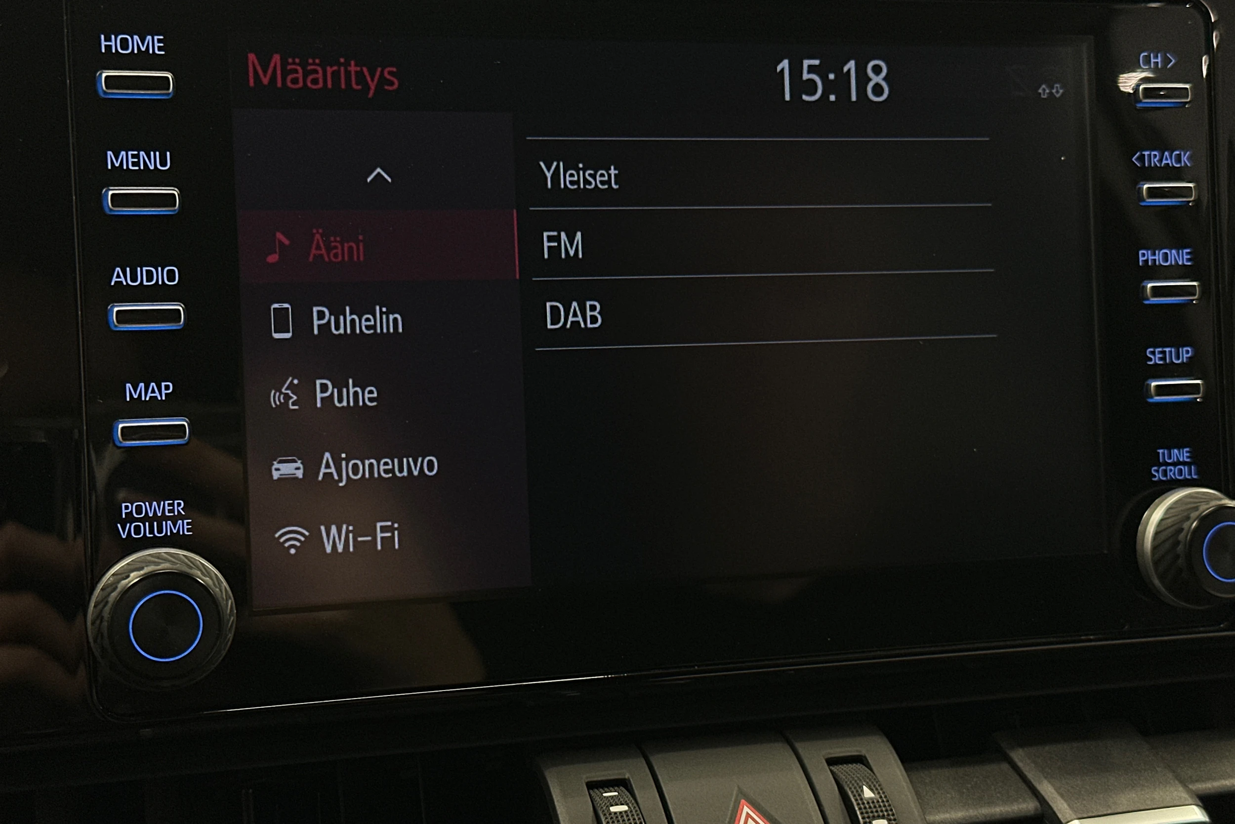 musta Toyota RAV4 2021 kuva 21.