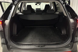 musta Toyota RAV4 2021 kuva 28.