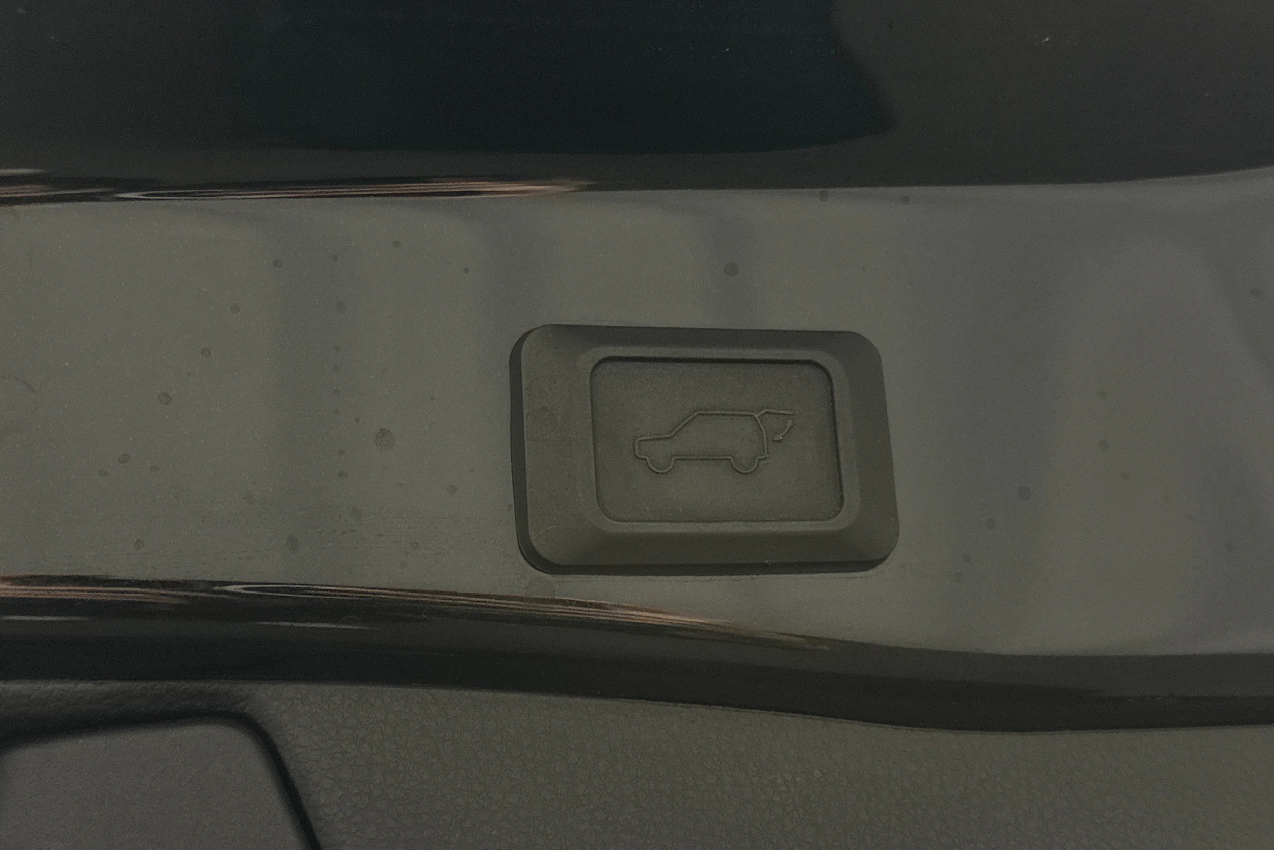 musta Toyota RAV4 2021 kuva 30.