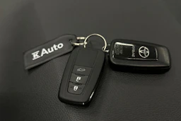 musta Toyota RAV4 2021 kuva 31.