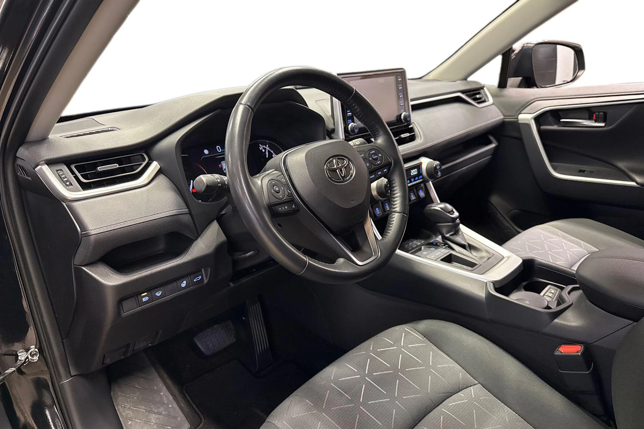 musta Toyota RAV4 2022 kuva 3.