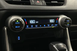 harmaa Toyota RAV4 2021 kuva 26.