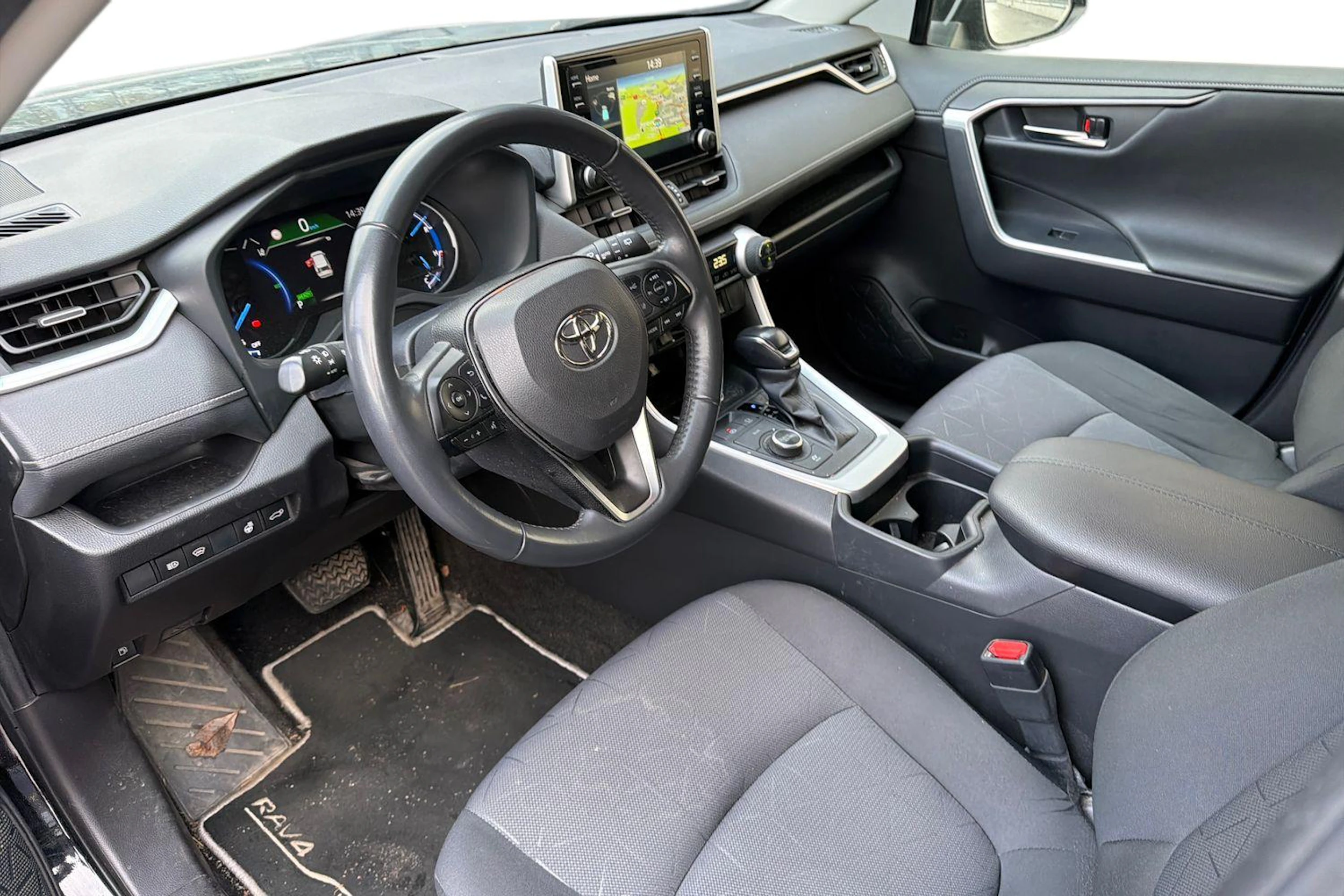 musta Toyota RAV4 2021 kuva 3.