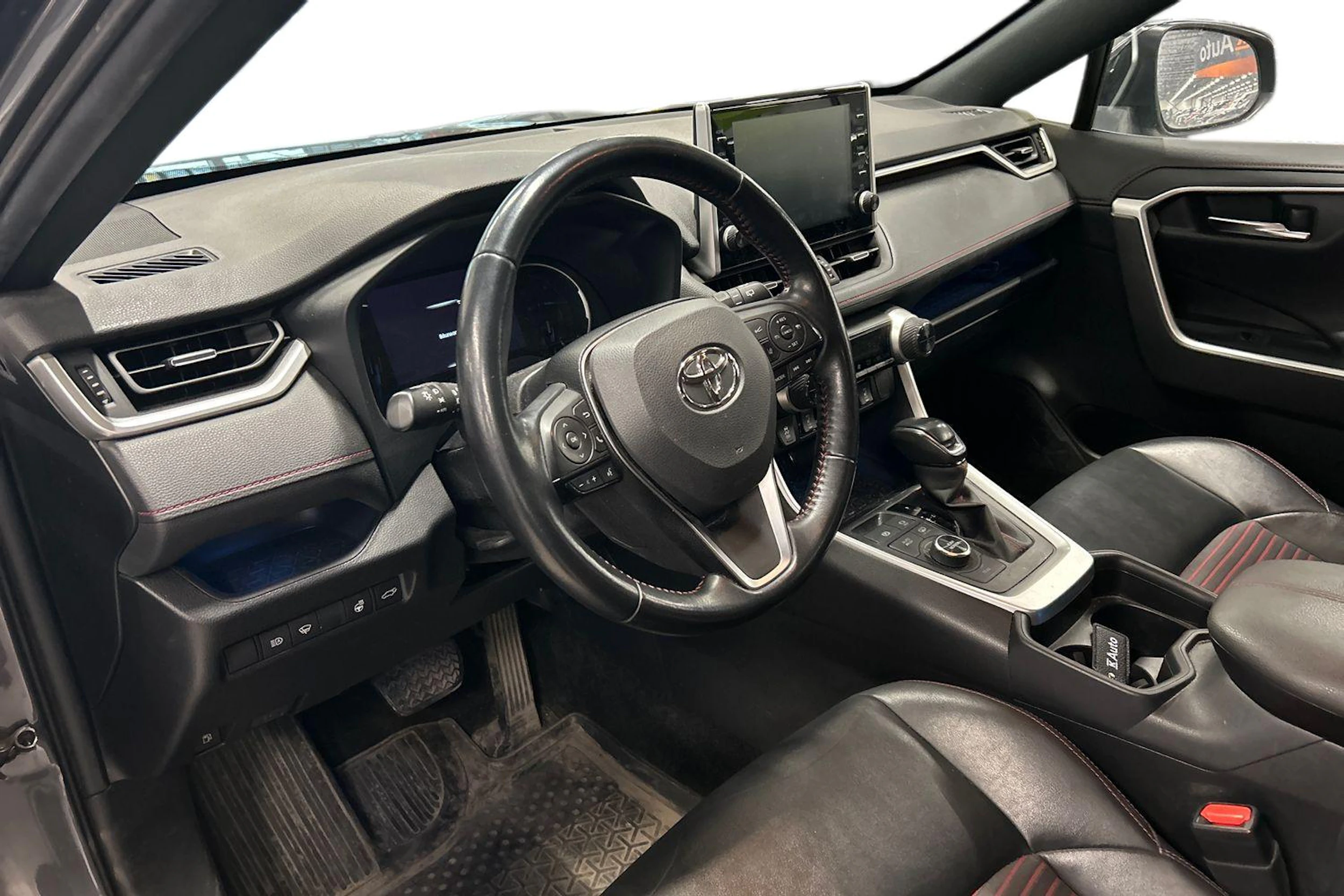 harmaa Toyota RAV4 2021 kuva 3.