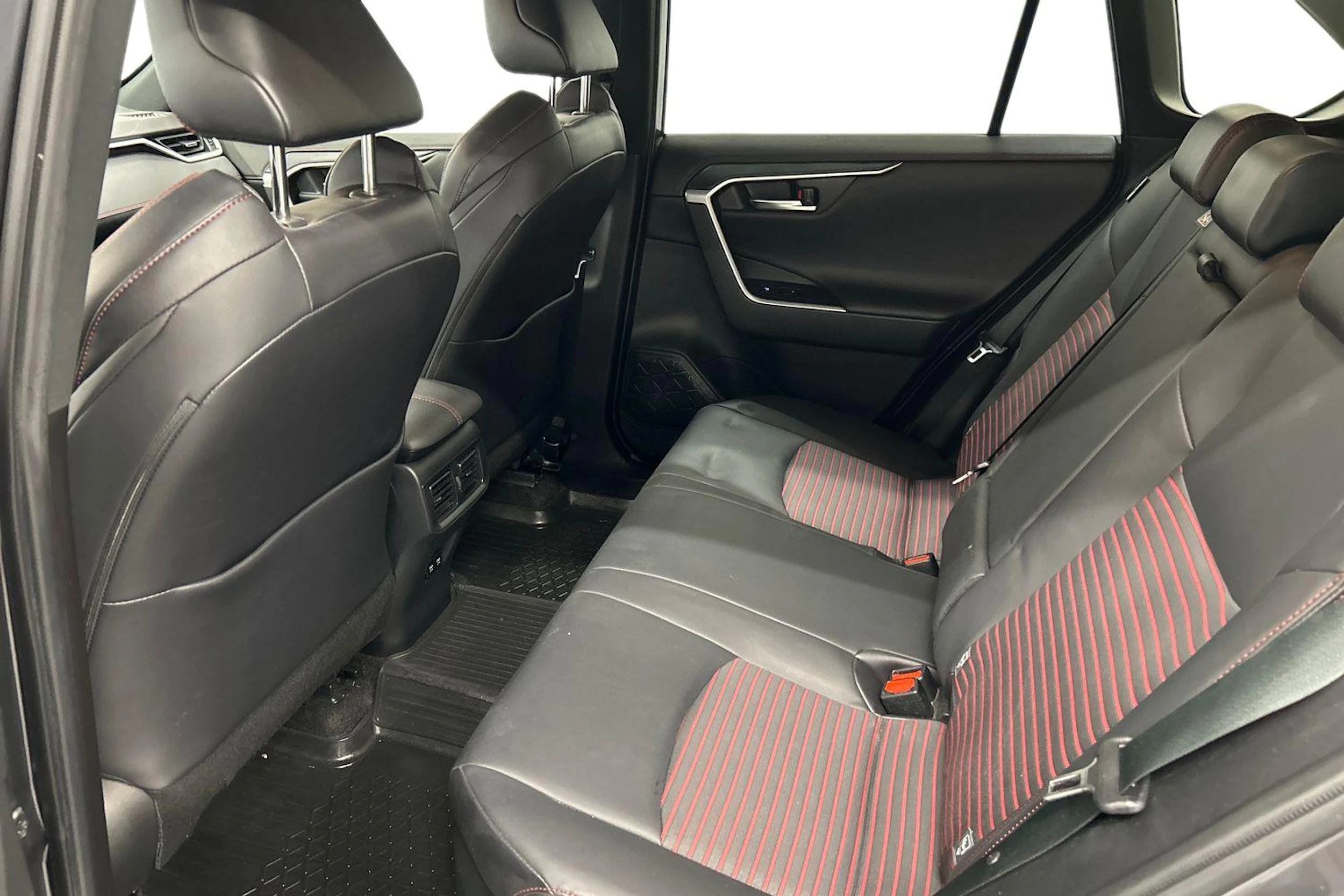 harmaa Toyota RAV4 Plug-in 2021 kuva 11.