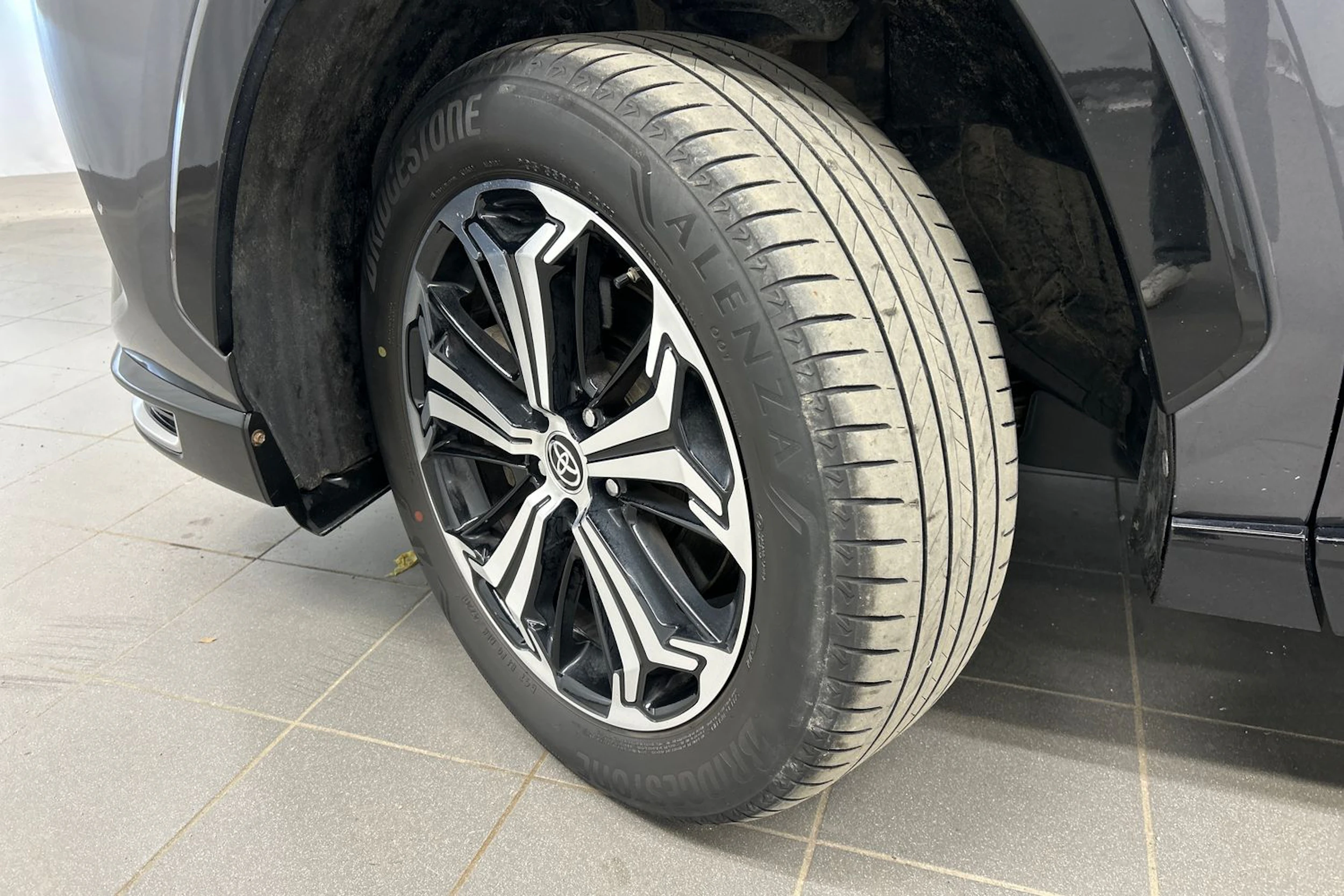 harmaa Toyota RAV4 Plug-in 2021 kuva 13.