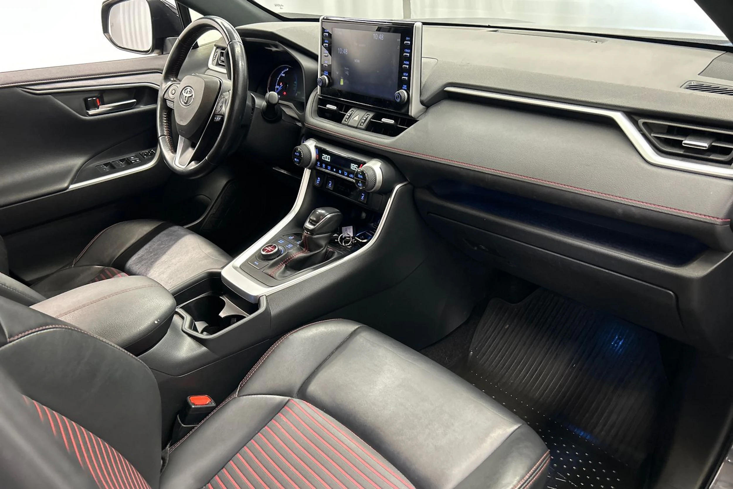 harmaa Toyota RAV4 Plug-in 2021 kuva 15.