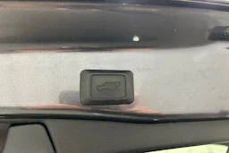 harmaa Toyota RAV4 Plug-in 2021 kuva 18.