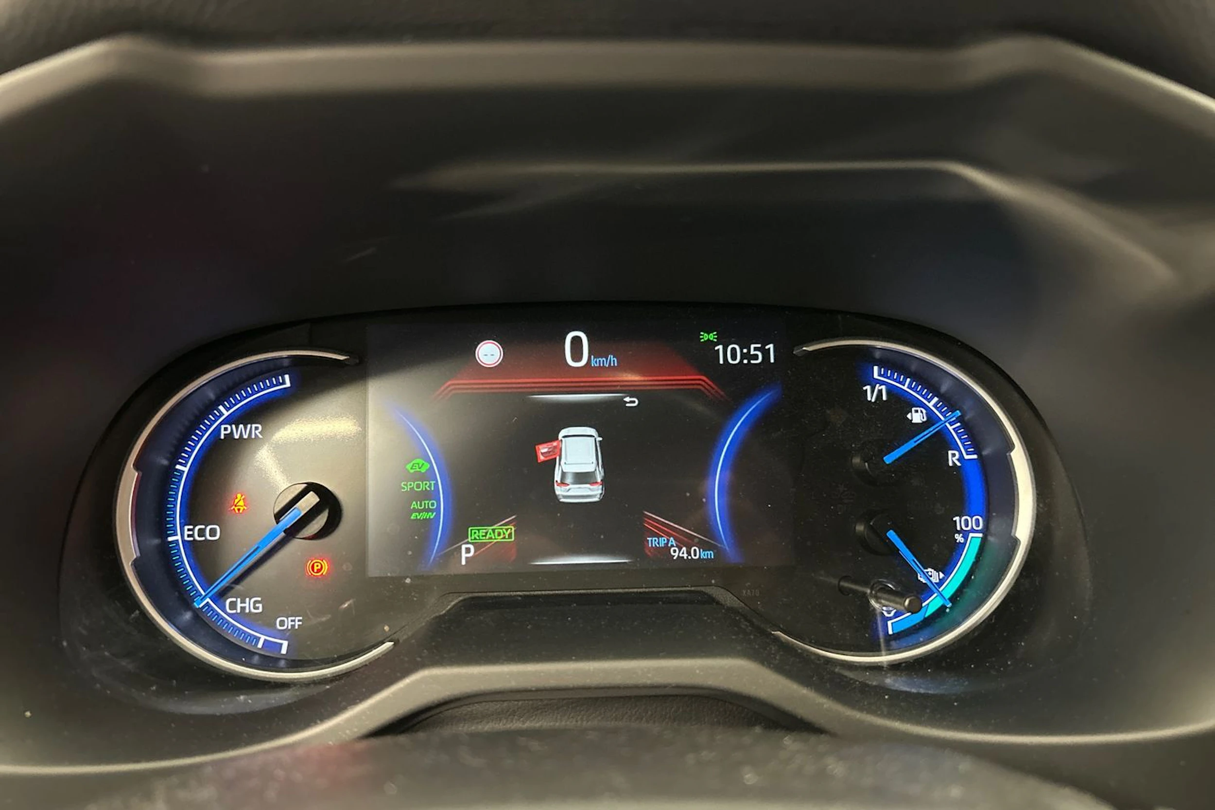 harmaa Toyota RAV4 Plug-in 2021 kuva 23.