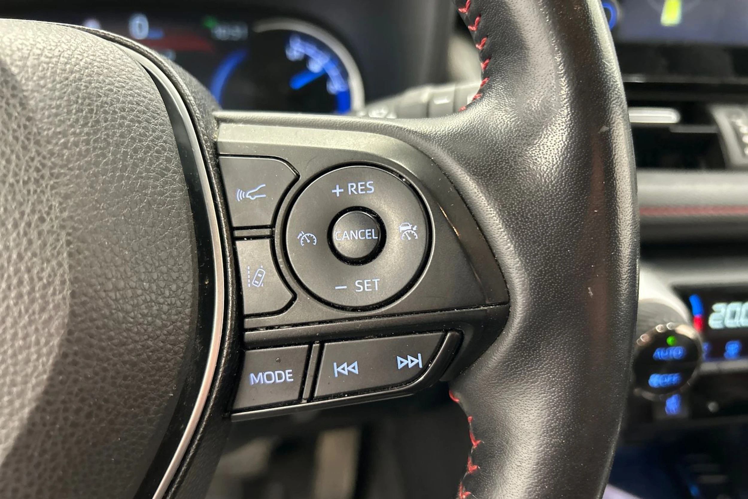 harmaa Toyota RAV4 Plug-in 2021 kuva 25.
