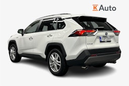 valkoinen Toyota RAV4 2021 kuva 2.