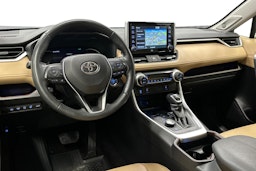 valkoinen Toyota RAV4 2021 kuva 7.