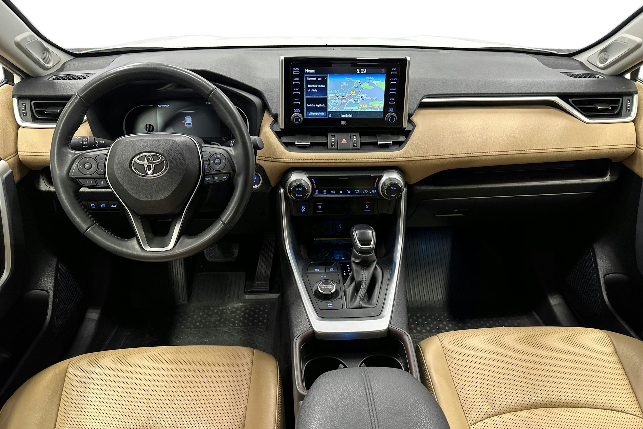 valkoinen Toyota RAV4 2021 kuva 9.