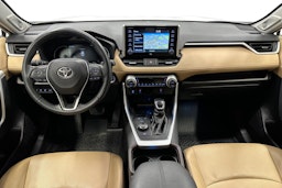 valkoinen Toyota RAV4 2021 kuva 9.