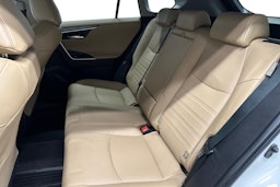 valkoinen Toyota RAV4 2021 kuva 10.