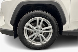 valkoinen Toyota RAV4 2021 kuva 11.