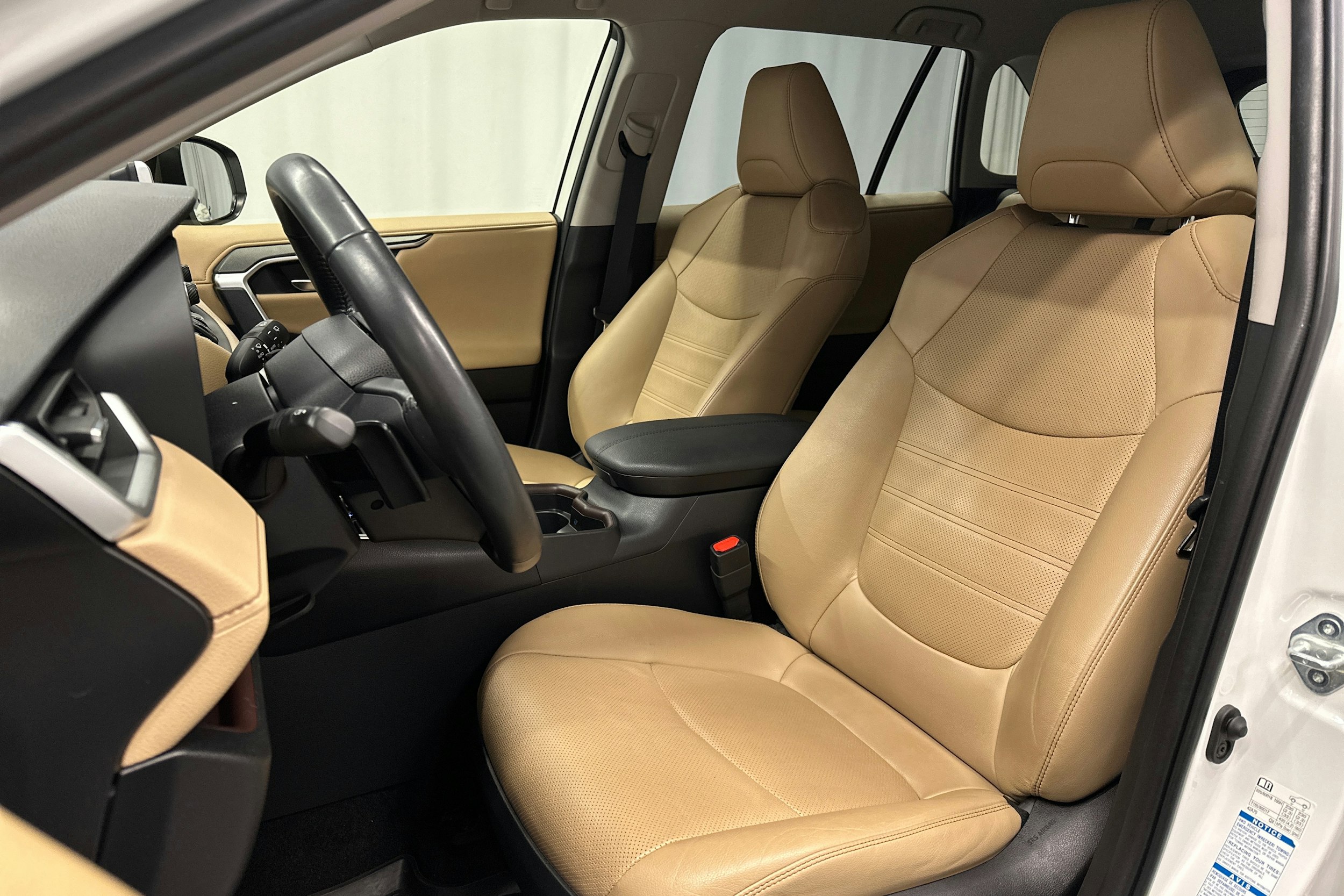 valkoinen Toyota RAV4 2021 kuva 15.