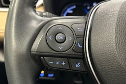 valkoinen Toyota RAV4 2021 kuva 21.