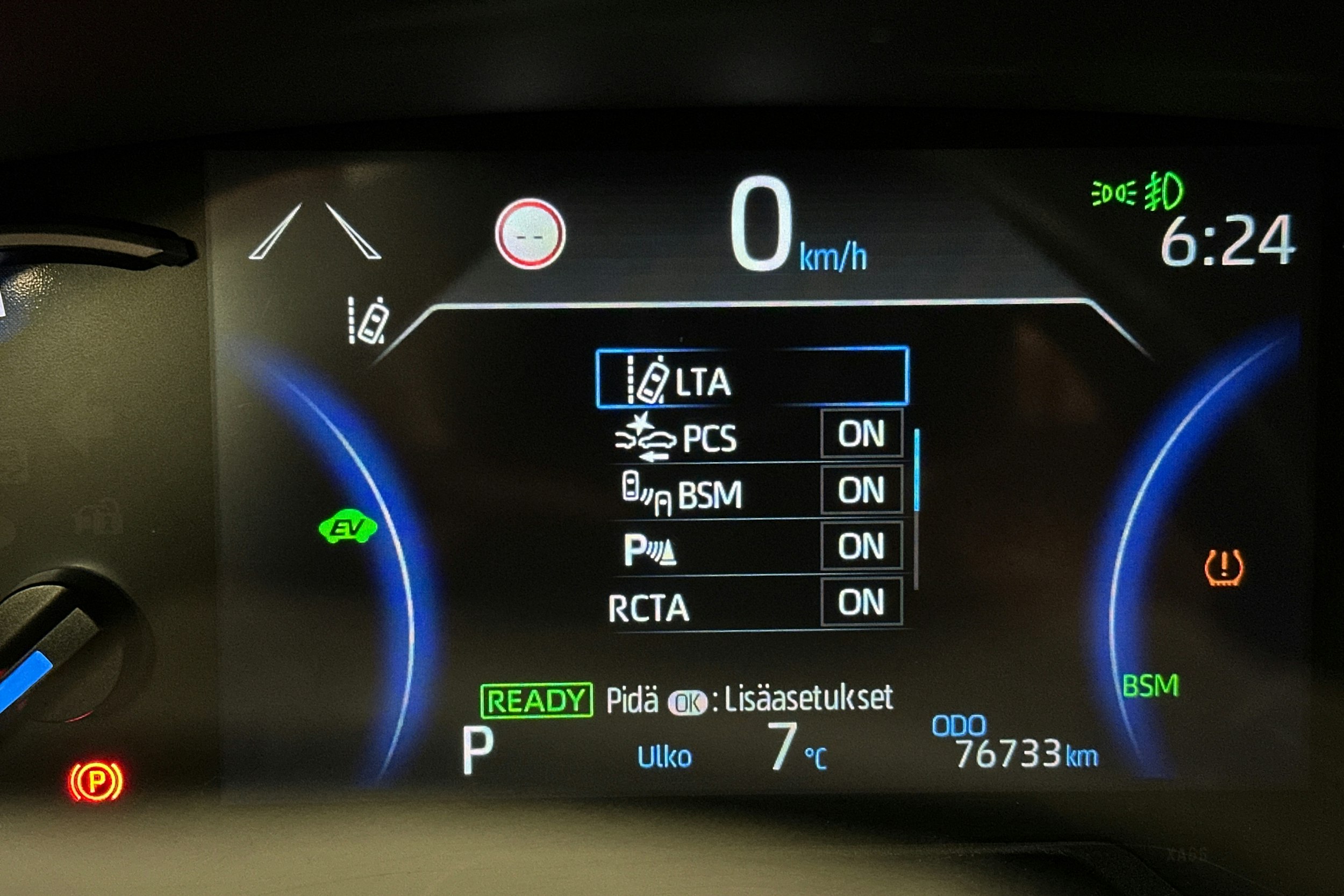 valkoinen Toyota RAV4 2021 kuva 26.