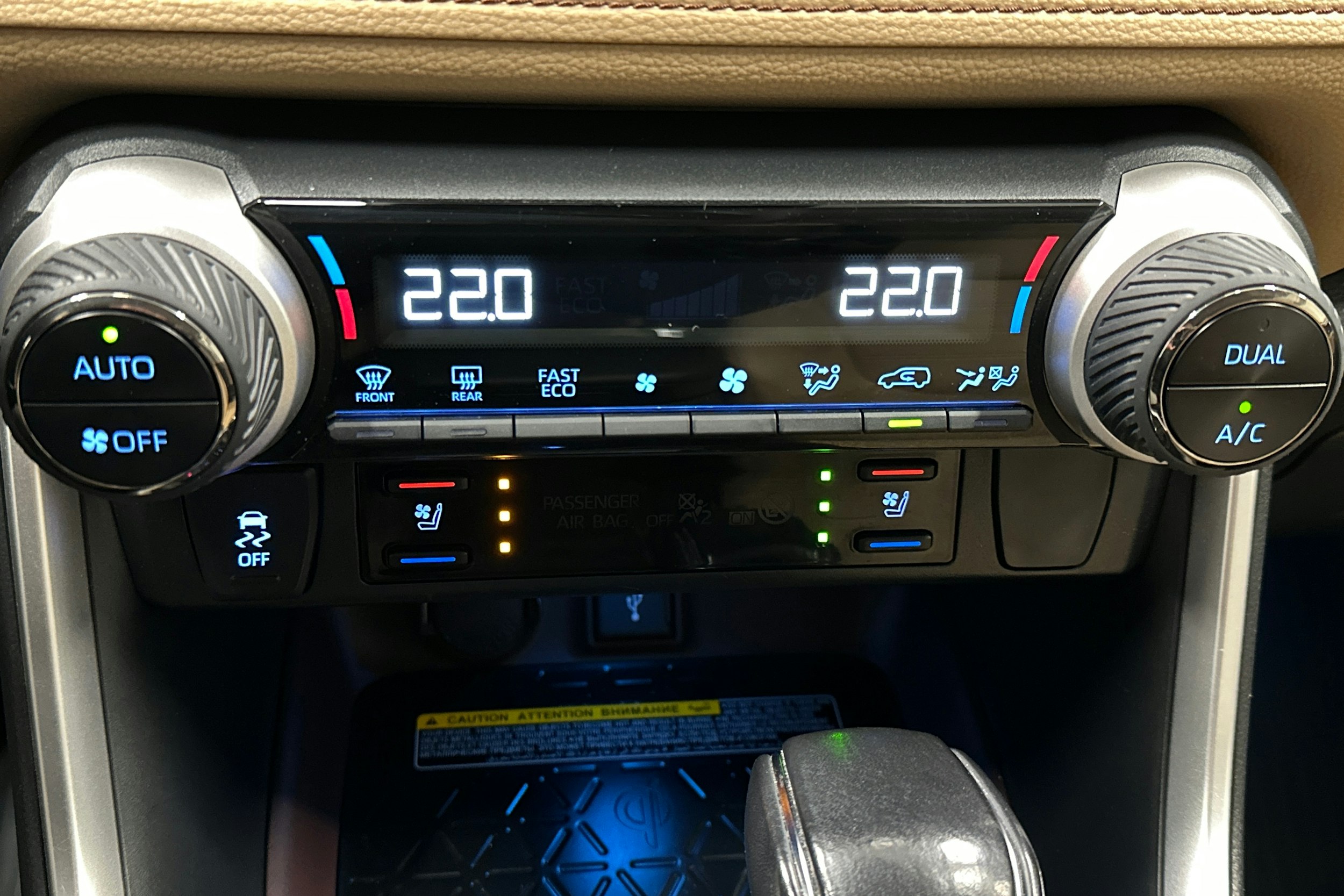 valkoinen Toyota RAV4 2021 kuva 28.