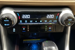 valkoinen Toyota RAV4 2021 kuva 28.