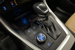 valkoinen Toyota RAV4 2021 kuva 29.