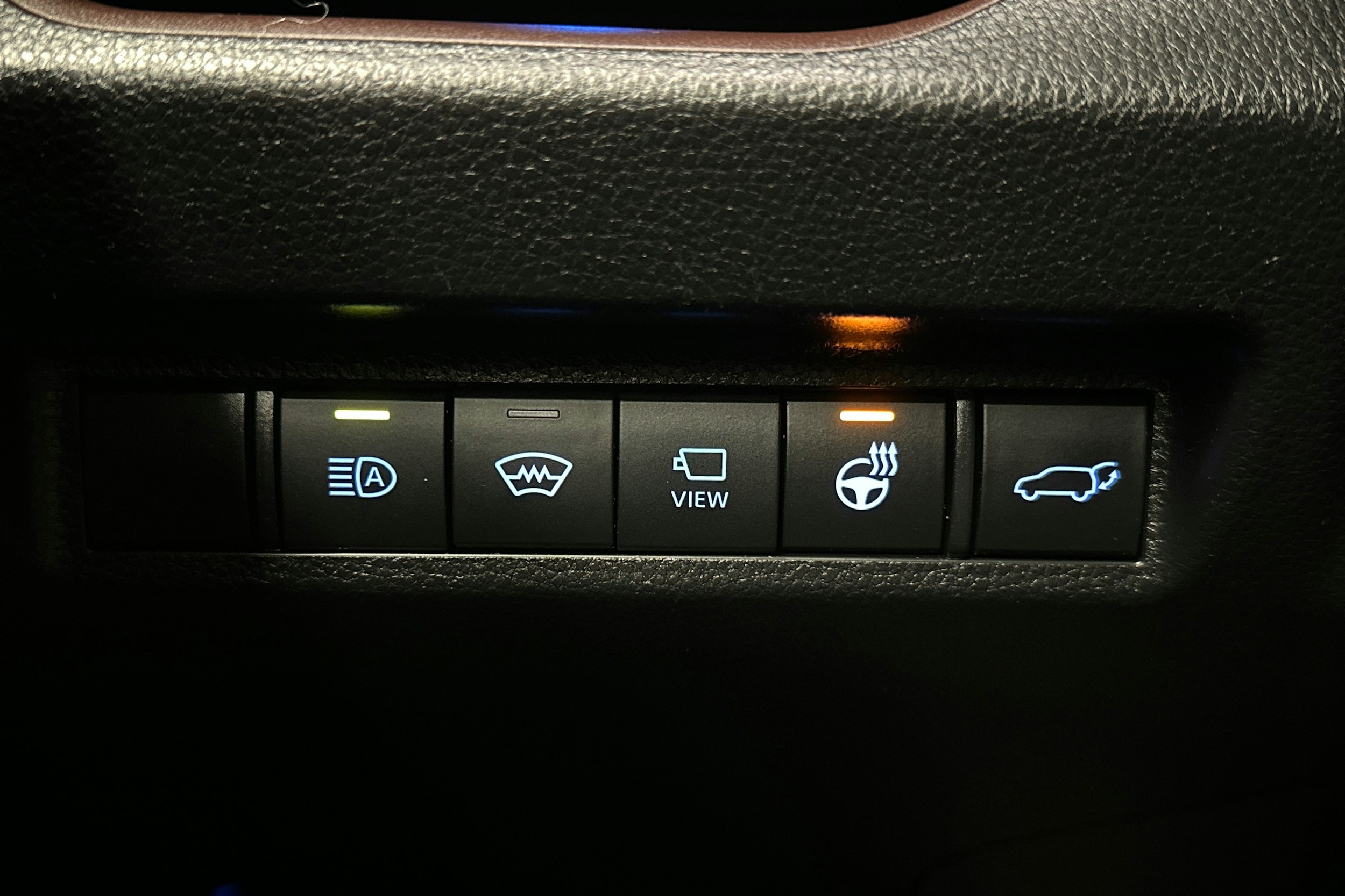 valkoinen Toyota RAV4 2021 kuva 30.