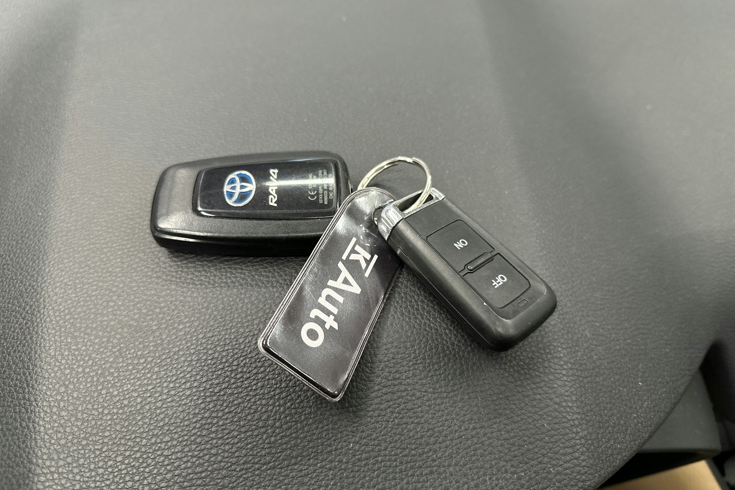 valkoinen Toyota RAV4 2021 kuva 31.