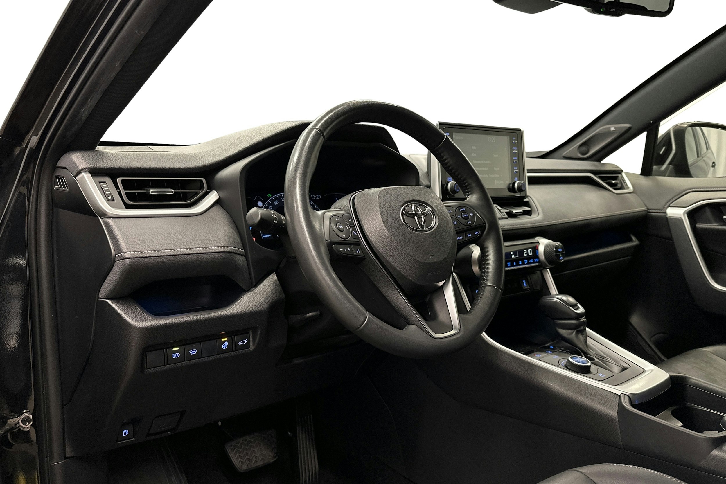 musta Toyota RAV4 2021 kuva 7.