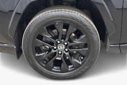 musta Toyota RAV4 2021 kuva 11.