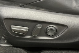 musta Toyota RAV4 2021 kuva 17.