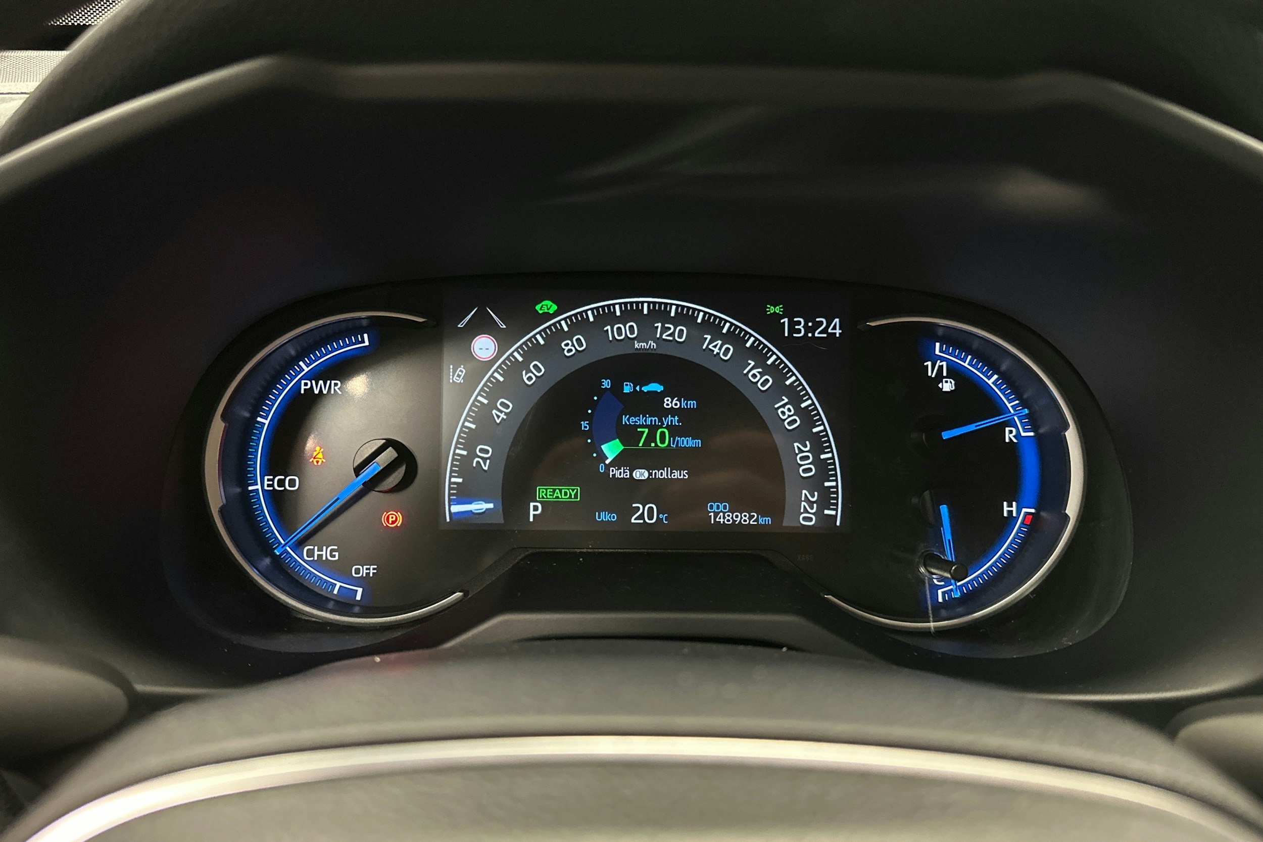 musta Toyota RAV4 2021 kuva 18.