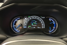 musta Toyota RAV4 2021 kuva 18.