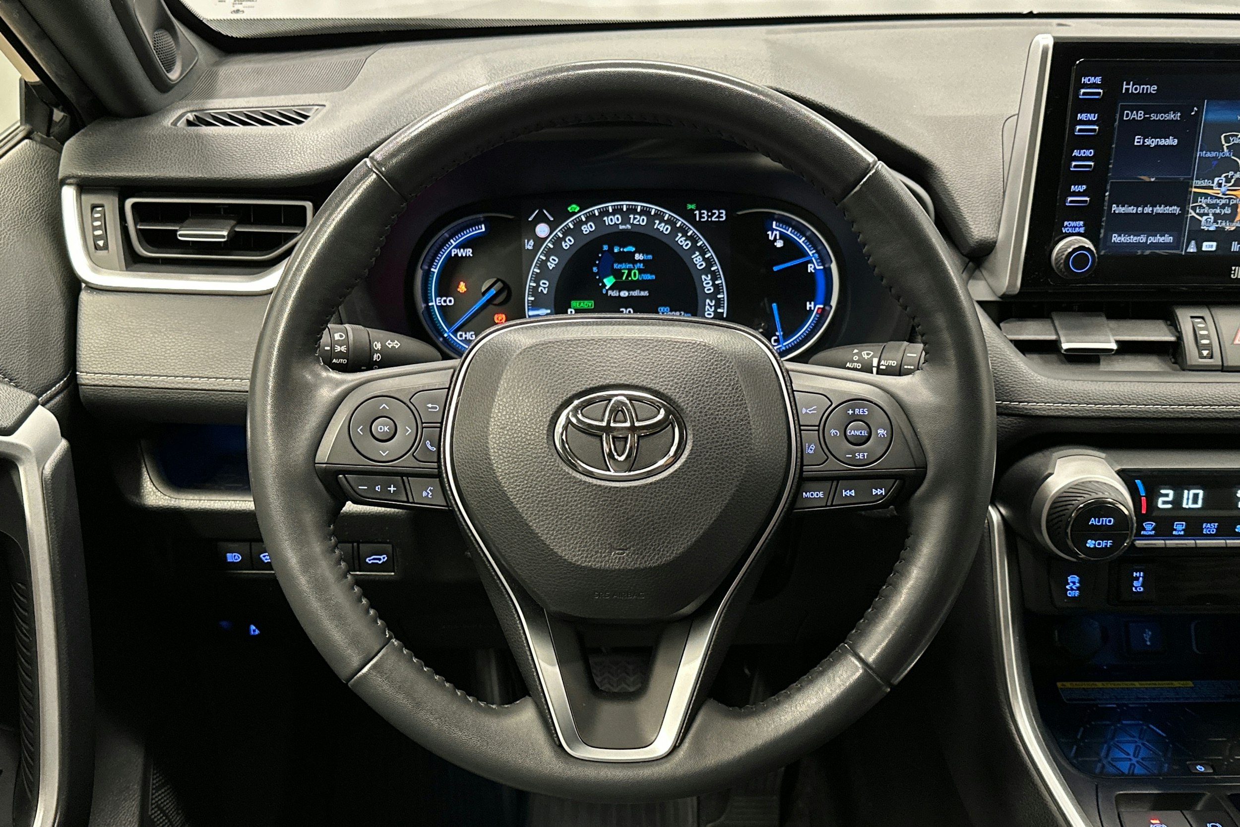 musta Toyota RAV4 2021 kuva 19.