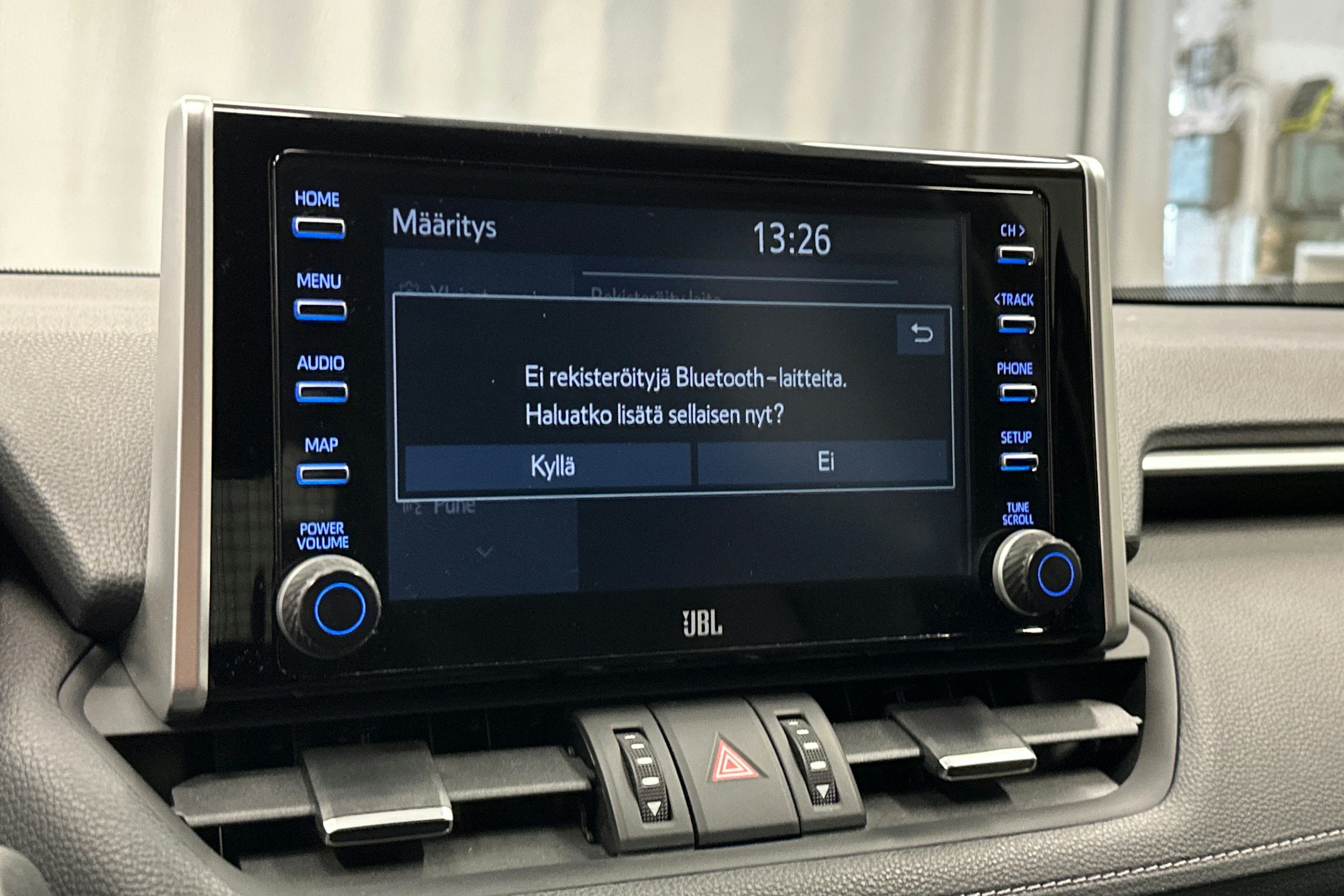 musta Toyota RAV4 2021 kuva 26.