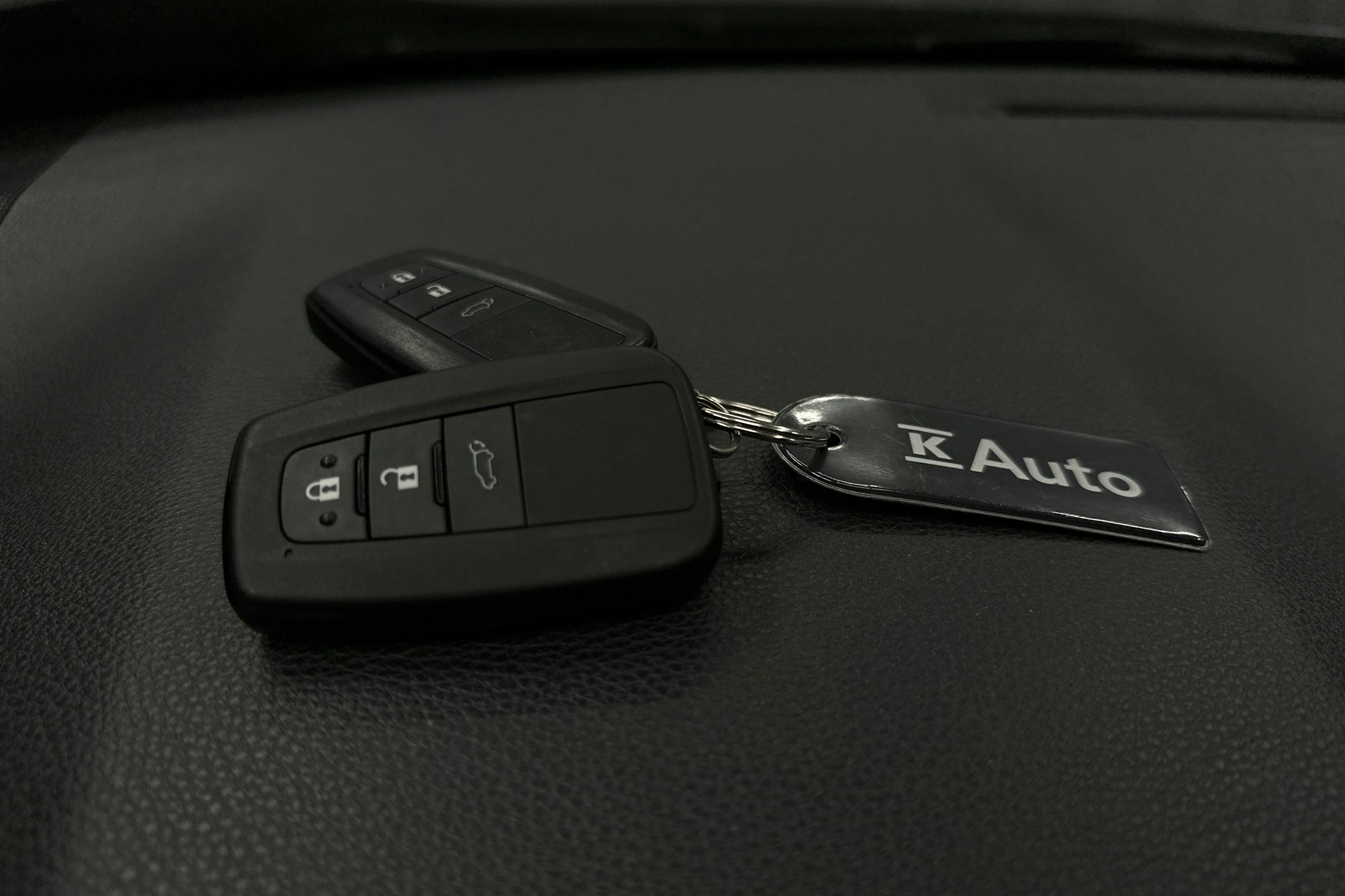 musta Toyota RAV4 2021 kuva 31.